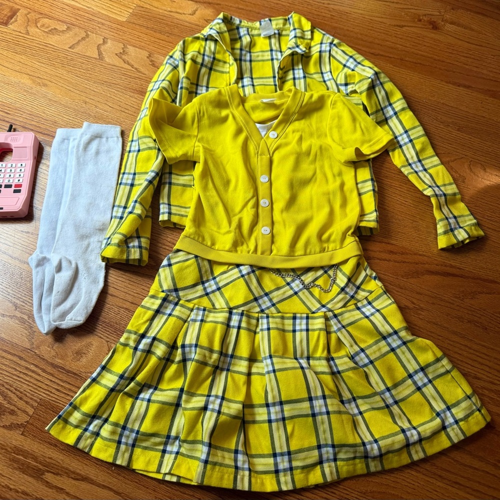 Spirit Halloween Cher Clueless costume & 90’s cellphone prop